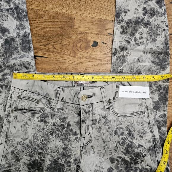 Mother The Looker in Rebel at Night - Picture 7 of 16